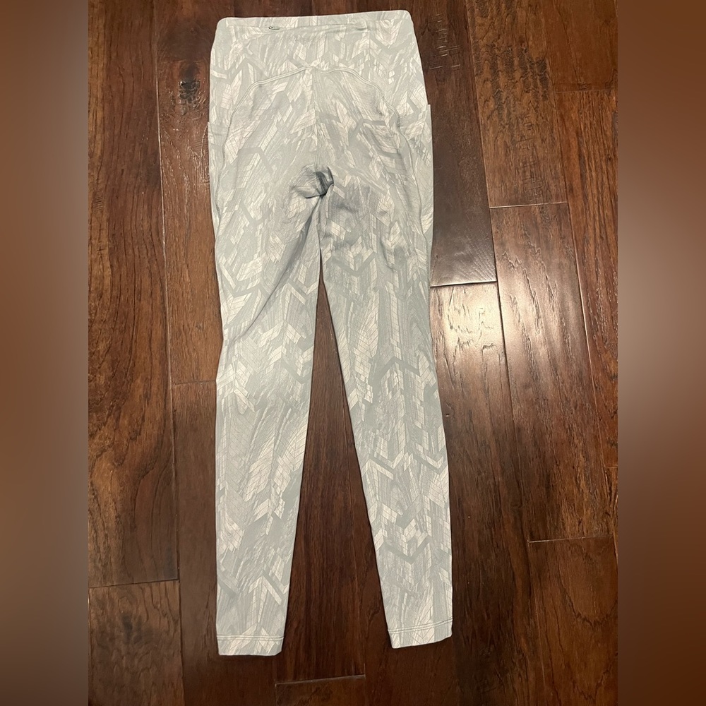 Lululemon leggings size 6
